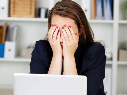 Khi bị căng thẳng hãy ngâm mình trong muối tắm với một số loại tinh dầu, cơn căng thẳng sẽ nhanh chóng bị đẩy lùi. (Ảnh intetnet)
