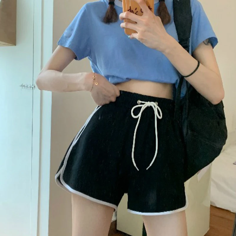 Shorts deportivos coreanos de cintura alta para mujer, sueltos, ideales para entrenar cómodamente con diseño moderno y versátil.