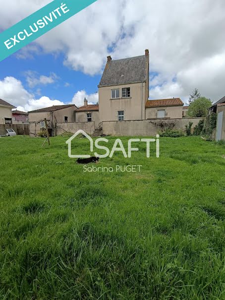 Vente maison 7 pièces 143 m² à Chantonnay (85110), 160 000 €