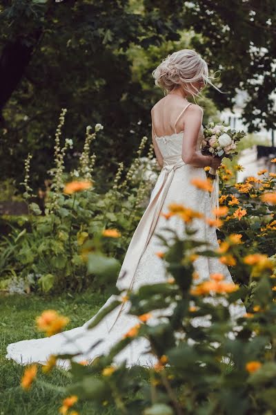 Wedding photographer Anna Zhovner (nushkeen). Photo of 21 August 2017