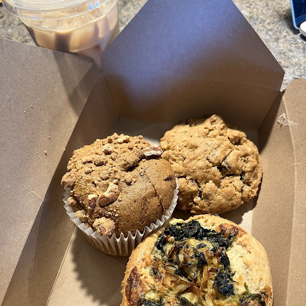 The everything cookie was my favorite. But the spinach artichoke brioche bun, pumpkin muffin, and iced chai were good too!