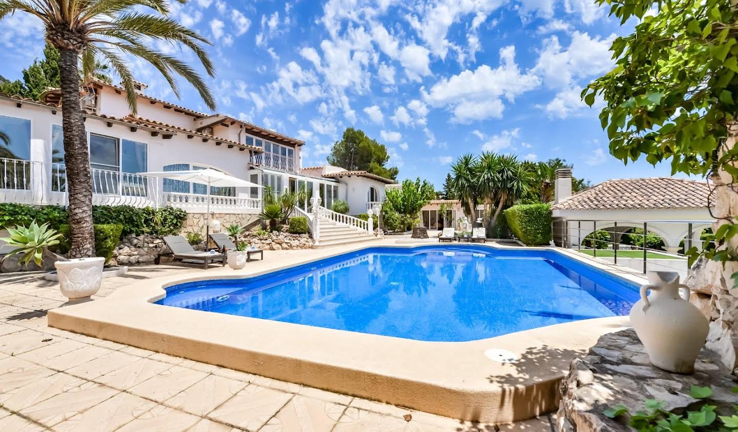 Property with pool Calp