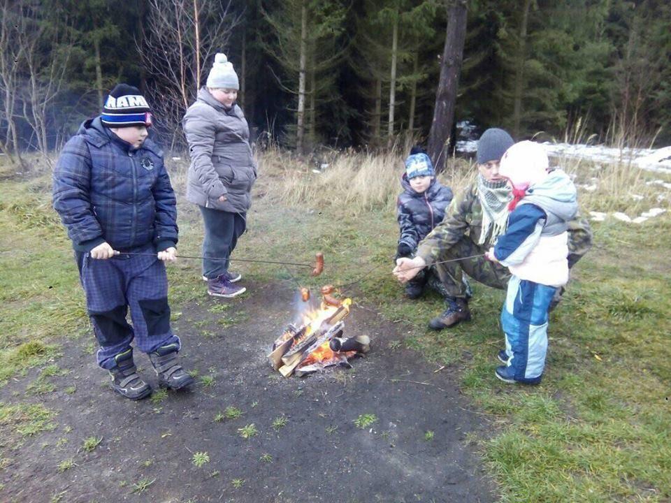 Na obrÃ¡zku mÅ¯Å¾e bÃ½t: 1 osoba, strom, venku a pÅÃ­roda