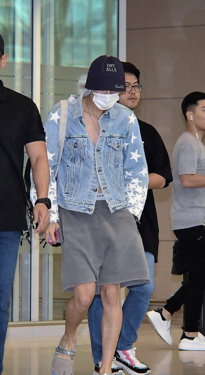 BTS's J-Hope Gains Attention For His Impressive Airport Fashion - Koreaboo