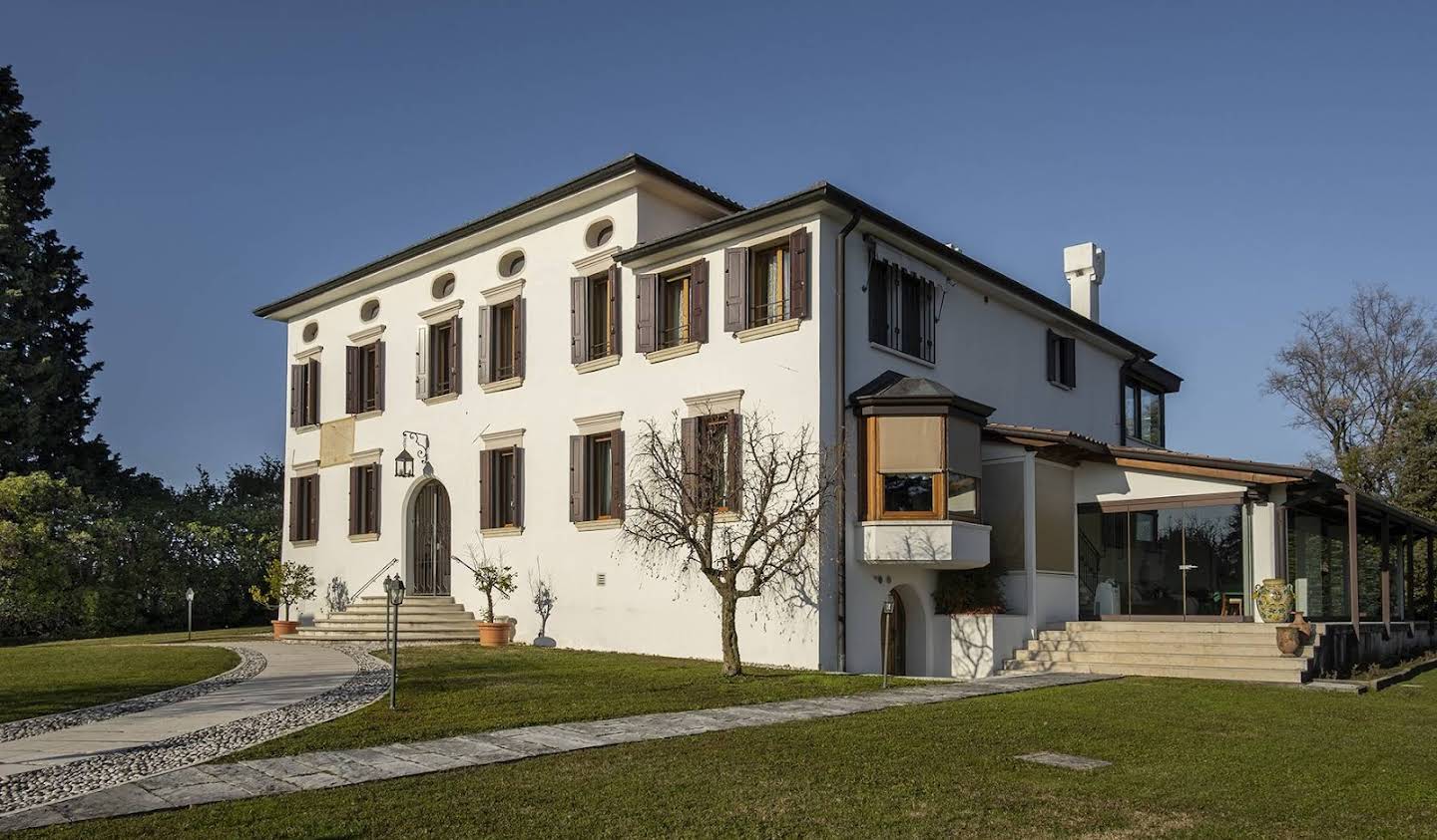 Villa with garden and terrace Vittorio Veneto