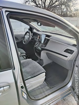 продам авто Toyota Sienna Sienna III фото 3