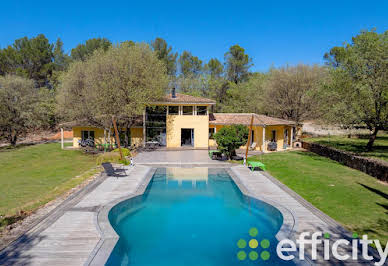 Maison avec piscine et terrasse 1