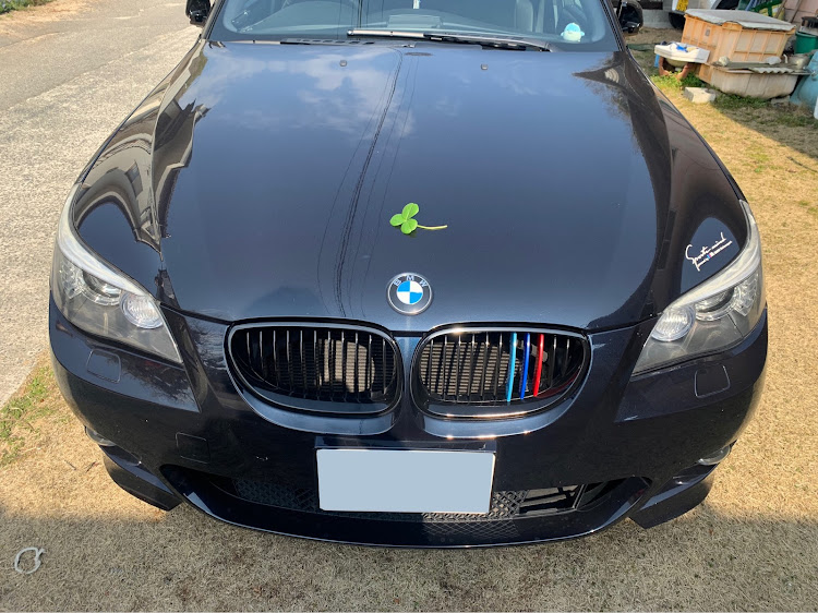 5シリーズ セダンの車が好きな人と繋がりたい・E60・おしりショット・クローバーに関するカスタム事例の投稿画像2枚目