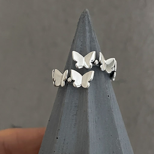 Title 5, Womens trendy and simple silver ring. This ele...