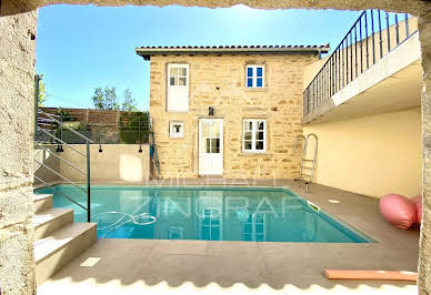 Maison avec piscine et jardin 1