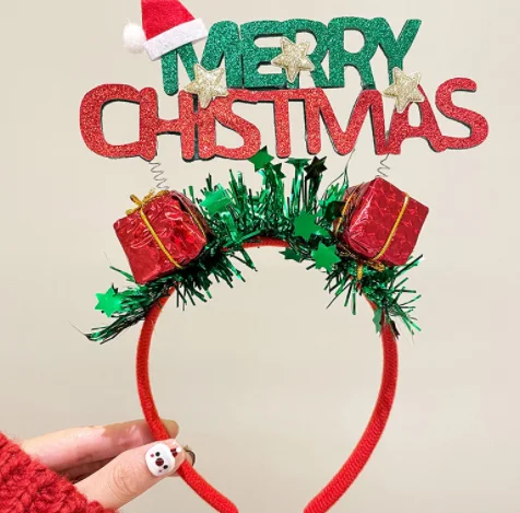 Tiara de Natal com desenho de flocos de neve e chifres de rena. Presilha decorativa para cabelo, ideal para festas natalinas e visuais alegres.