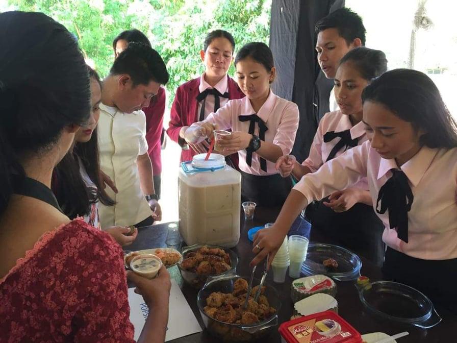 The students selling their agriculture-related products