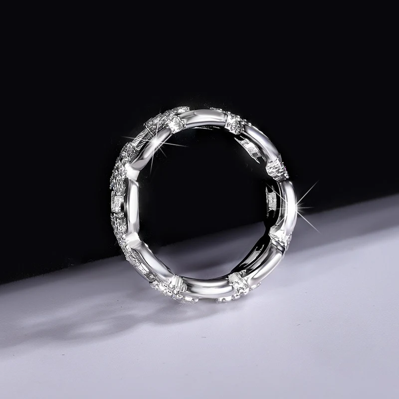 Anel de Moissanite em Prata Esterlina S925 estilo Europeu e Americano. Brilho intenso e design elegante para todas as ocasiões.