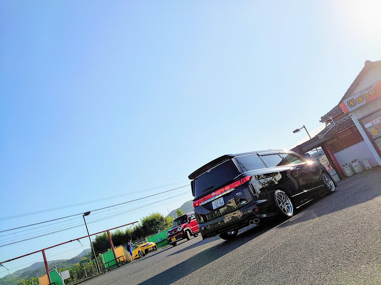 エルグランドの山口県・東部エリア・早朝洗車・晴れの休日・newホイールに関するカスタム事例の投稿画像5枚目