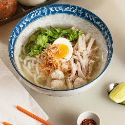 Guay Jub (Thai Rice Noodle Soup)