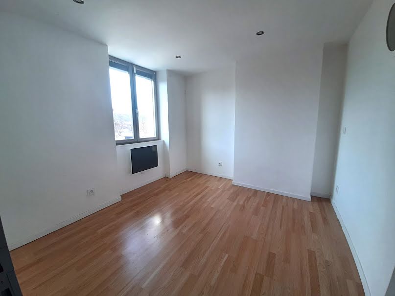 Location  appartement 3 pièces 52 m² à Saint-Etienne (42000), 445 €