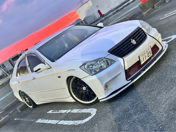 クラウンロイヤルのINFINITY SUM・いつもイイネ&コメントありがとうございます🙇‍♂️・綺麗な空😍・セダン好きと繋がりたい・何とか生きてます！に関するカスタム事例の投稿画像1枚目
