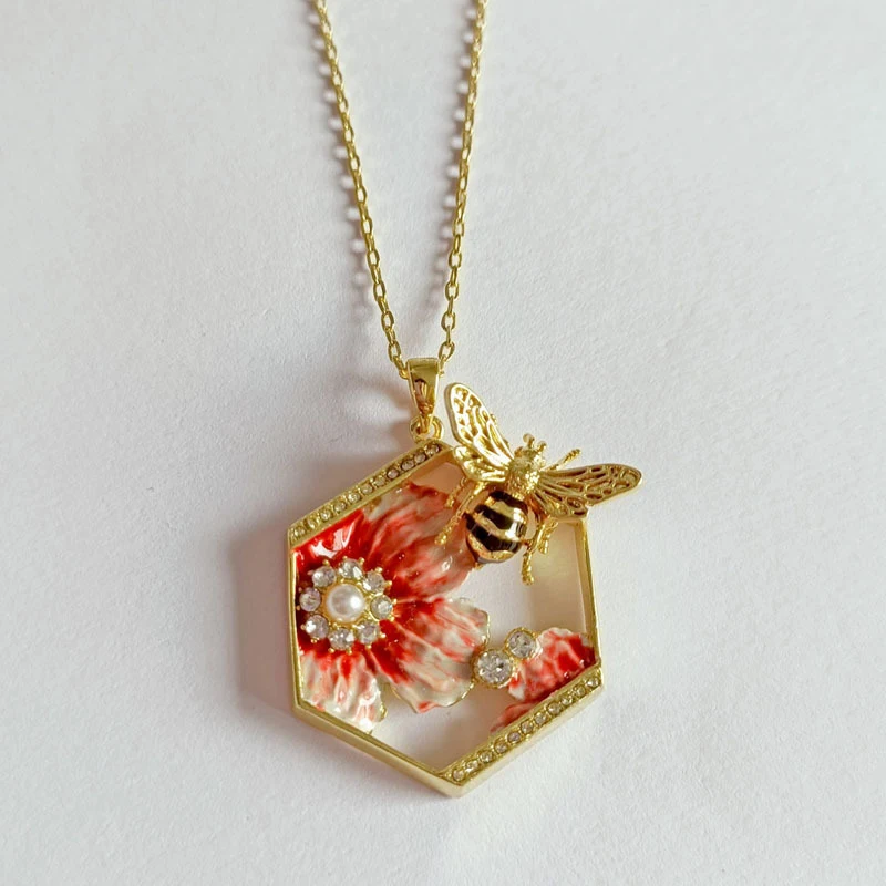 Zoete romantische bloemen-bijen oorbellen voor dames, eardrops voor vrouwen, perfect om cadeau te geven en je stijl te verfraaien.