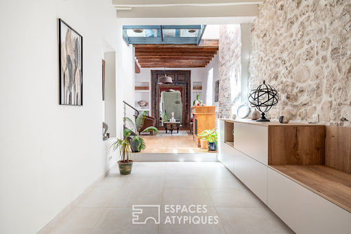 House entrance with stone wall - House purchase in Bry-sur-Marne, 5 rooms, 3 bedrooms