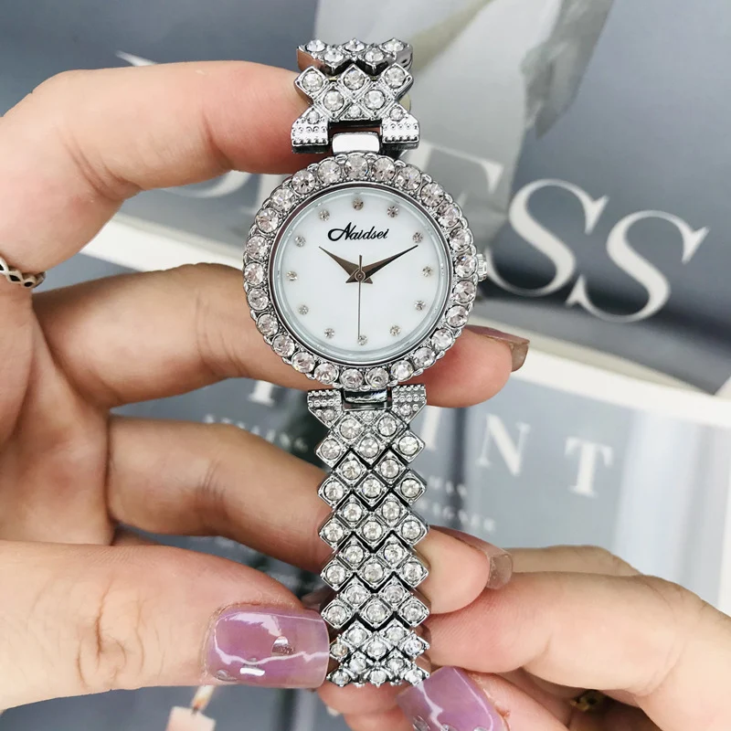 Damen-Armbanduhr Luxus Diamant Fritillary Oberfläche Kleines Zifferblatt Full Diamant, stilvolles Design für besondere Anlässe.