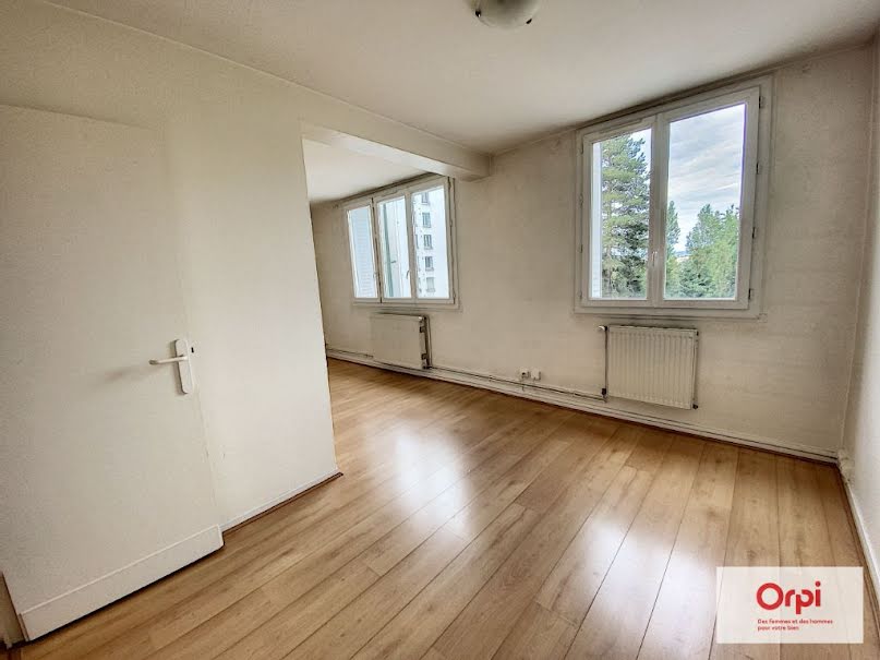 Location  appartement 1 pièce 52 m² à Montluçon (03100), 430 €