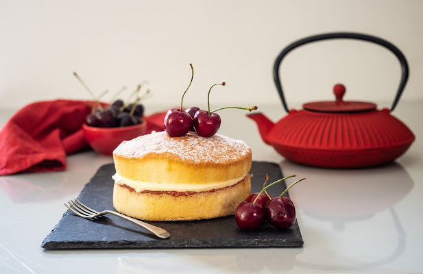 Pan di Spagna alla crema di ciliegie di Canguro