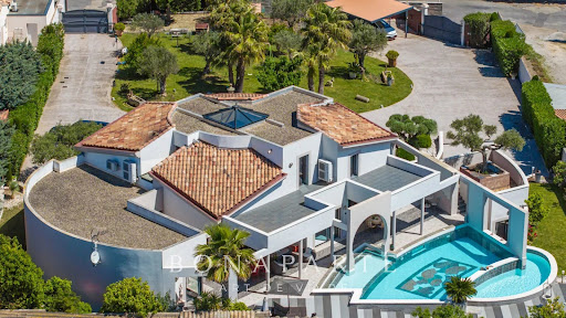 Maison avec piscine et terrasse 1