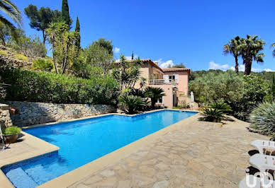 Maison avec piscine et terrasse 17