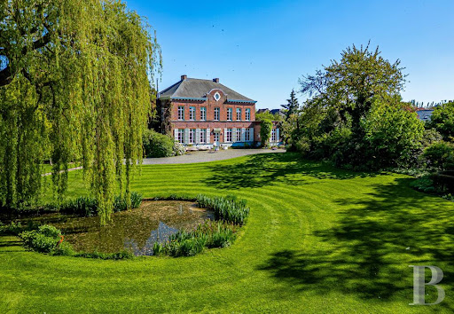 House with garden 4