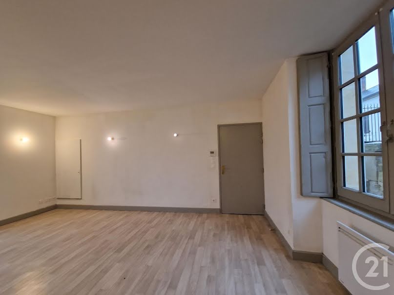 Location  appartement 1 pièce 27 m² à Guérigny (58130), 287 €