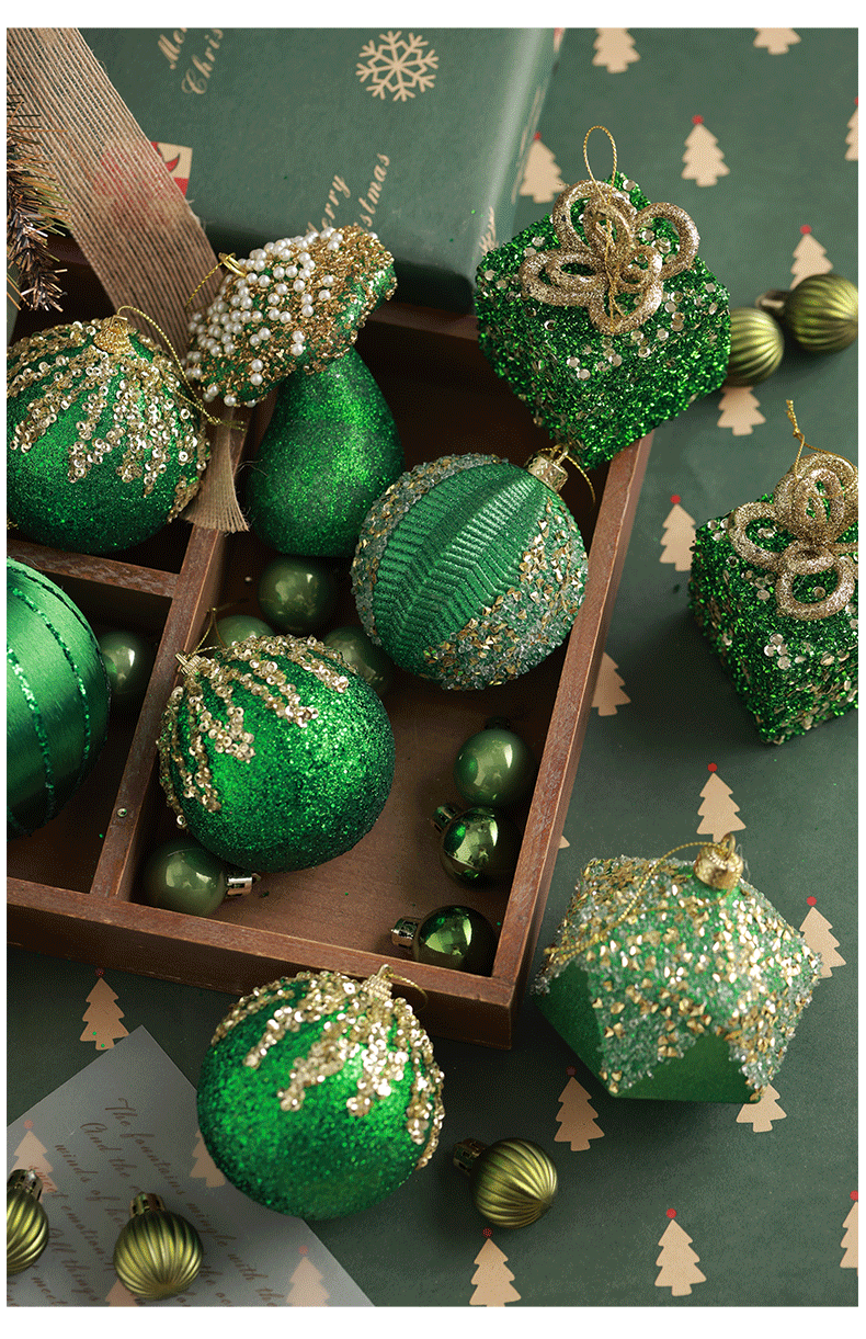 Title 1, Exklusiver dunkelgrüner Flock Weihnachtsbaumkug...