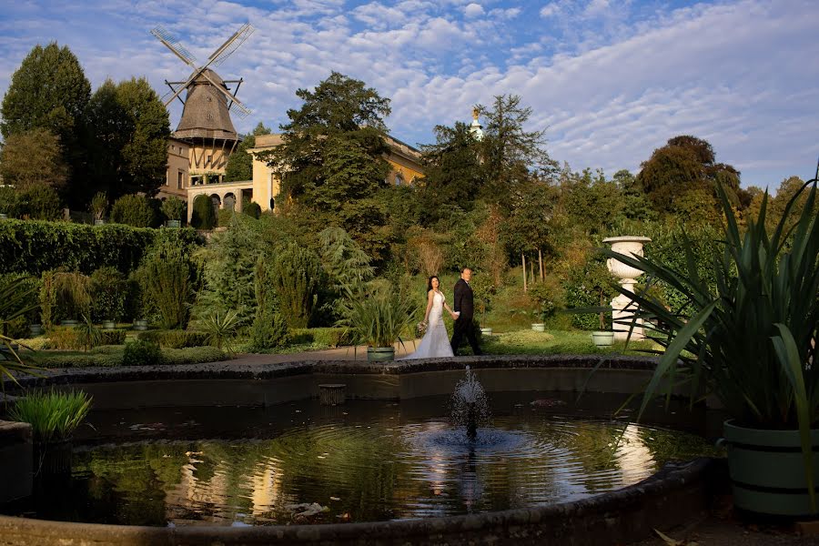 Bröllopsfotograf Taras Mizak (berlinwed). Foto av 16 oktober 2023