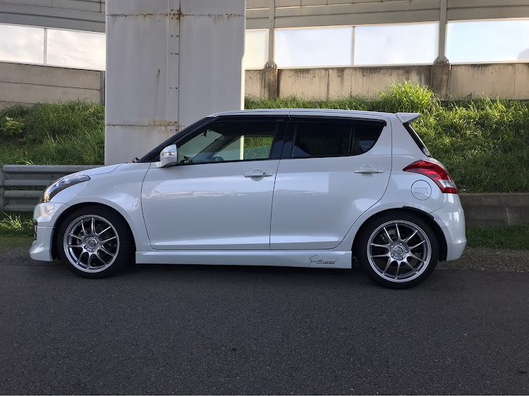 スイフトスポーツの車高調整に関するカスタム事例の投稿画像1枚目