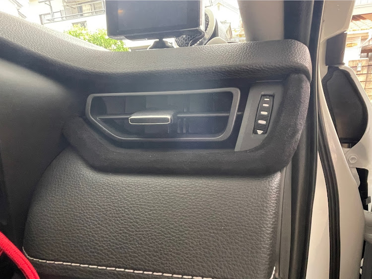 RAV4のハリアー・パーツ貼り替え・デットニング施工・デットニング先は長いに関するカスタム事例の投稿画像5枚目