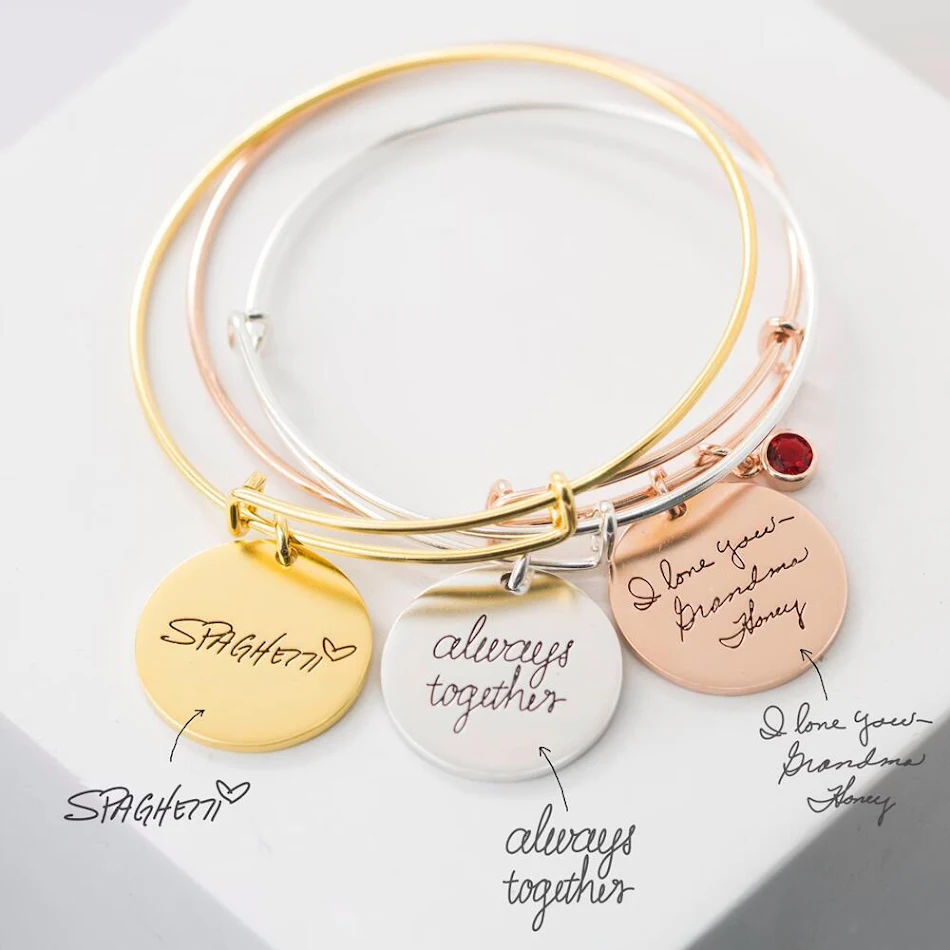 Bracelet Gravé Édition Coréenne Simple et Polyvalent. Un accessoire élégant et minimaliste, parfait pour un usage quotidien, personnalisez votre look.