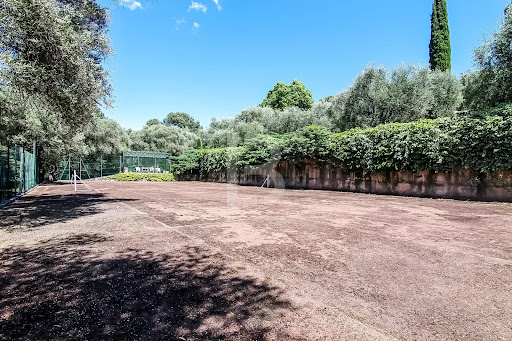 House with pool 4