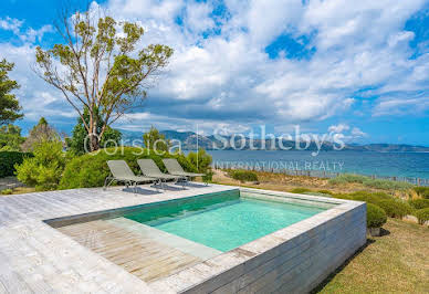 Villa avec piscine en bord de mer 5