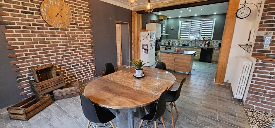 Vente maison 9 pièces 301 m² à Neuville-de-Poitou (86170), 249 000 €