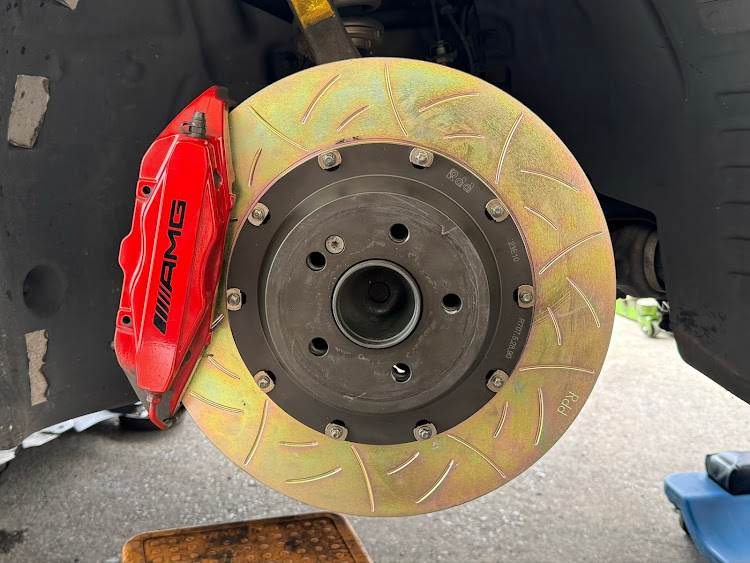 Cクラス セダンのRddローター・ロアアーム交換・Turbosmart・ブローオフバルブ・トップフューエルレーシングに関するカスタム事例の投稿画像1枚目