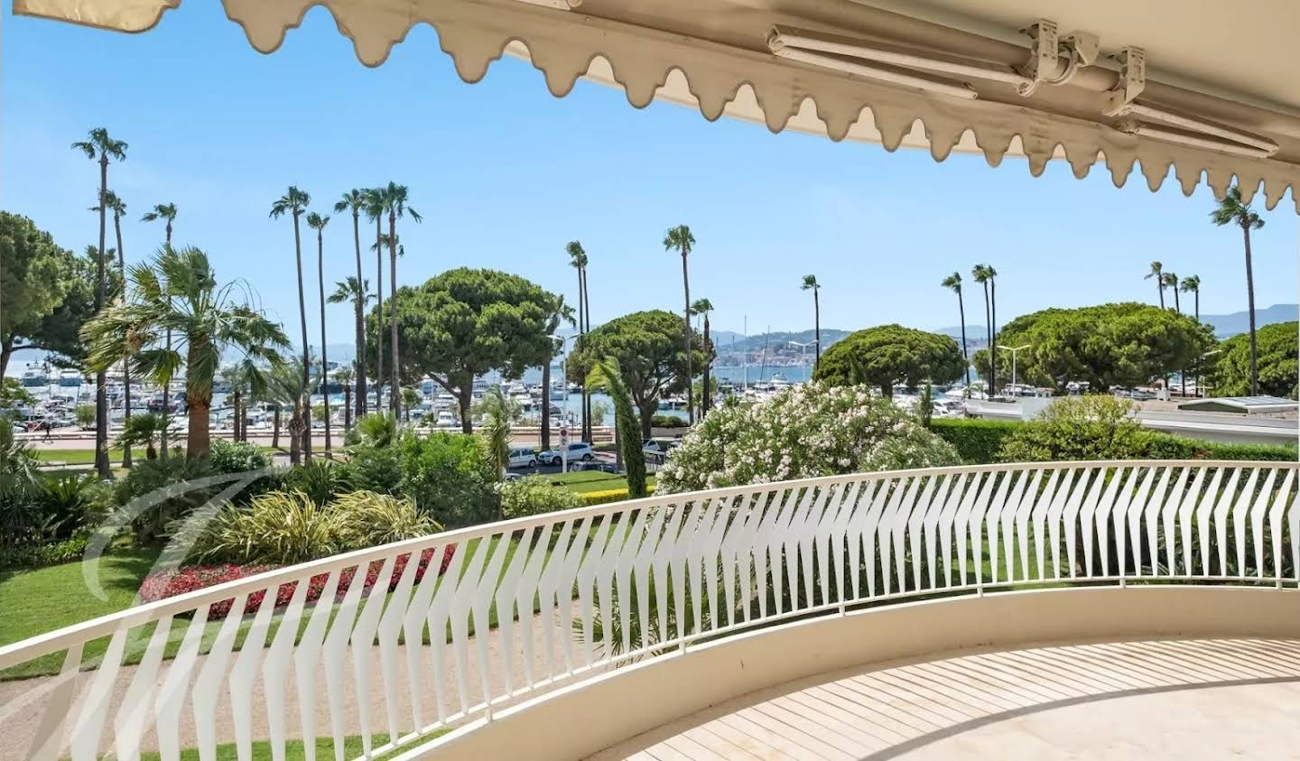 Apartment with terrace Cannes