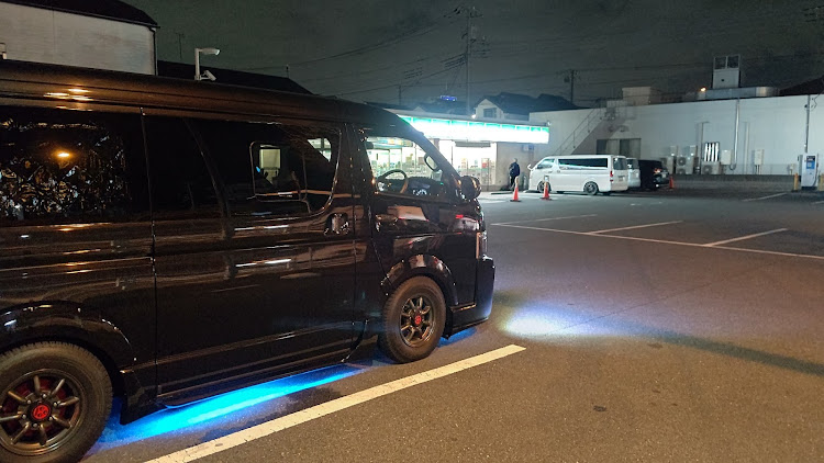 ハイエースバンのHELIX DSP ULTRA・sound suspension・USBモジュールに関するカスタム事例の投稿画像1枚目