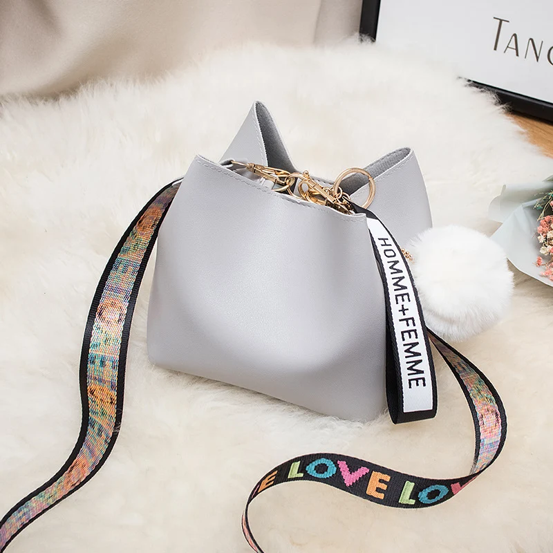 Sac seau classique imprimé pour femmes, un accessoire de mode intemporel et pratique, idéal pour le quotidien avec beaucoup d'espace.