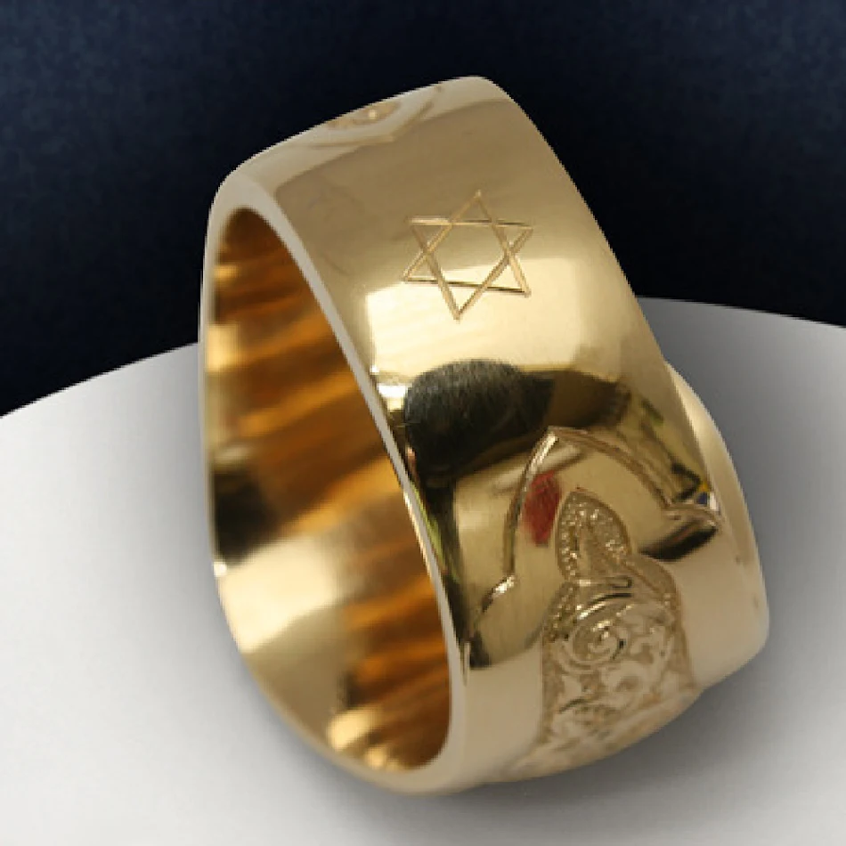 Herren Neuer Modering Gold Stilvoller Schmuck für Männer. Dieser goldene Ring ist das perfekte Accessoire, um Ihren Look aufzuwerten und einen bleibenden Eindruck zu hinterlassen