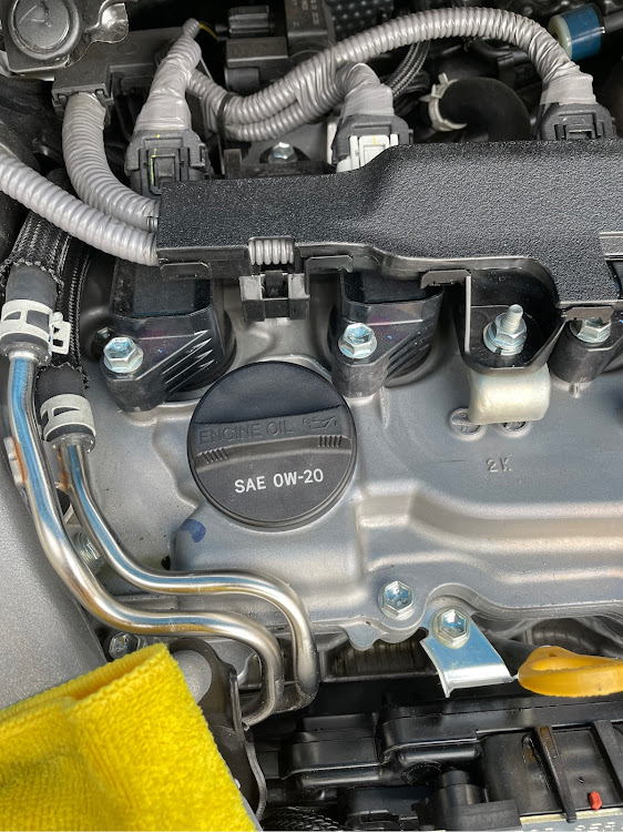 カローラスポーツのカローラハッチバック・#USDM・雨だけど・洗車・オイル交換に関するカスタム事例の投稿画像2枚目