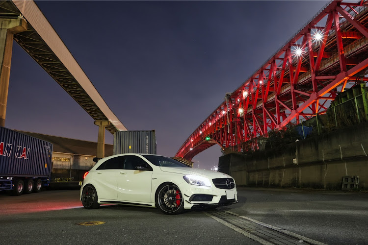 Aクラスの右斜め後ろ写真展・A45 AMG EditionⅡ・右斜め前写真展に関するカスタム事例の投稿画像2枚目