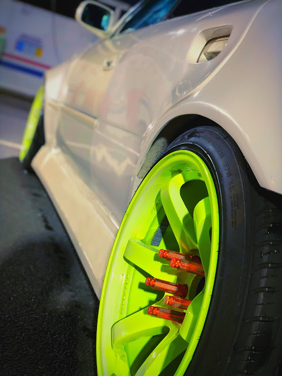 マークIIのJZX100マーク2・洗車・蛍光ホイールに関するカスタム事例の投稿画像2枚目
