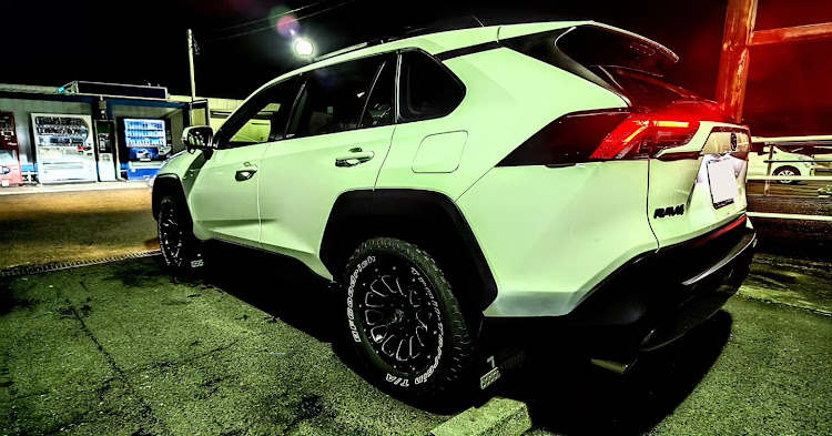 RAV4の洗車・デルタフォースオーバル・ゴールデンウィーク・5月もよろしくお願いします・カメラの練習に関するカスタム事例の投稿画像1枚目