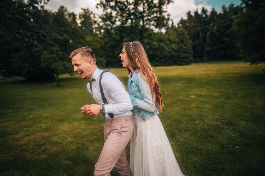 Hääkuvaaja Lukas Kenji Vrabel (kenjicz). Kuva otettu 17. toukokuuta