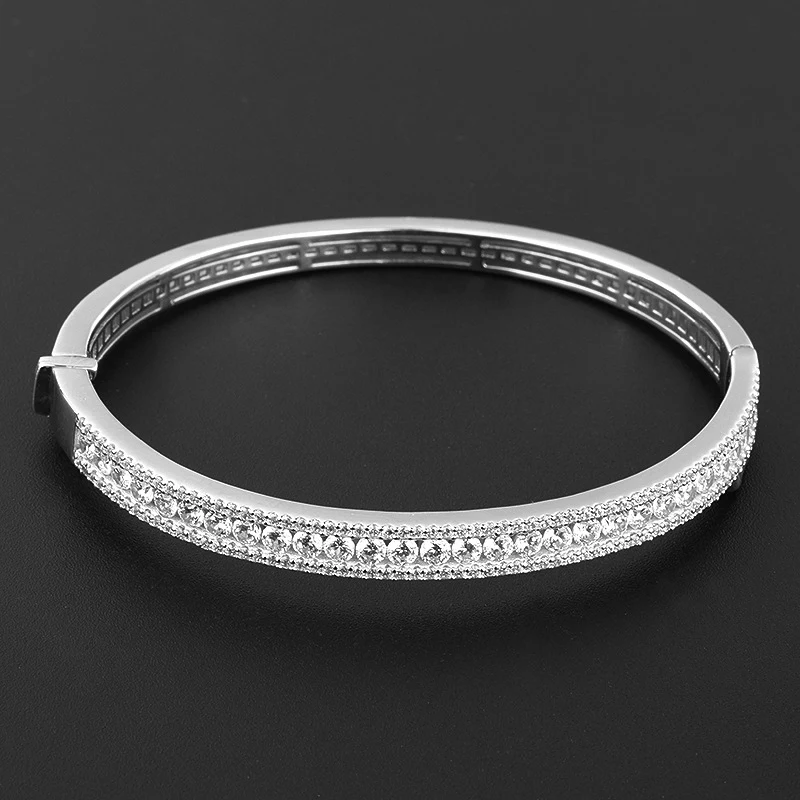Damen Armband aus Sterling Silber mit Zirkonia Kristallen, stilvoller Schmuck für Frauen, funkelt und glänzt am Handgelenk