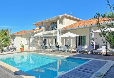 Villa with pool 2